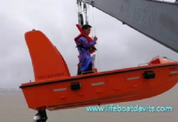 4.5M FRP 25HP Outboard Rescue Boat with 23KN Rescue Boat Davit For Trainning